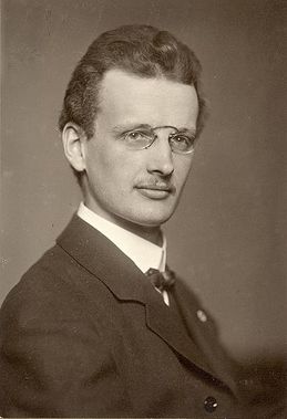 Auguste Piccard, circa 1910, door Johannes Meiner, collectie ETH-Bibliothek Zürich, Wikimedia Commons, publiek domein.