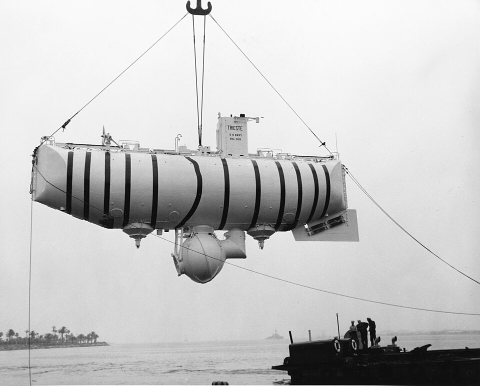 Piccard_Auguste_Bathyscaphe_Trieste_1958_Collectie U.S. Naval History and Heritage Command_wikimedia commons_publiek domein